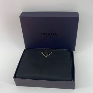 Prada Wallet (comes With Box)